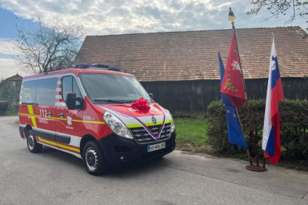 PGD DEČNO SELO - gasilski avto